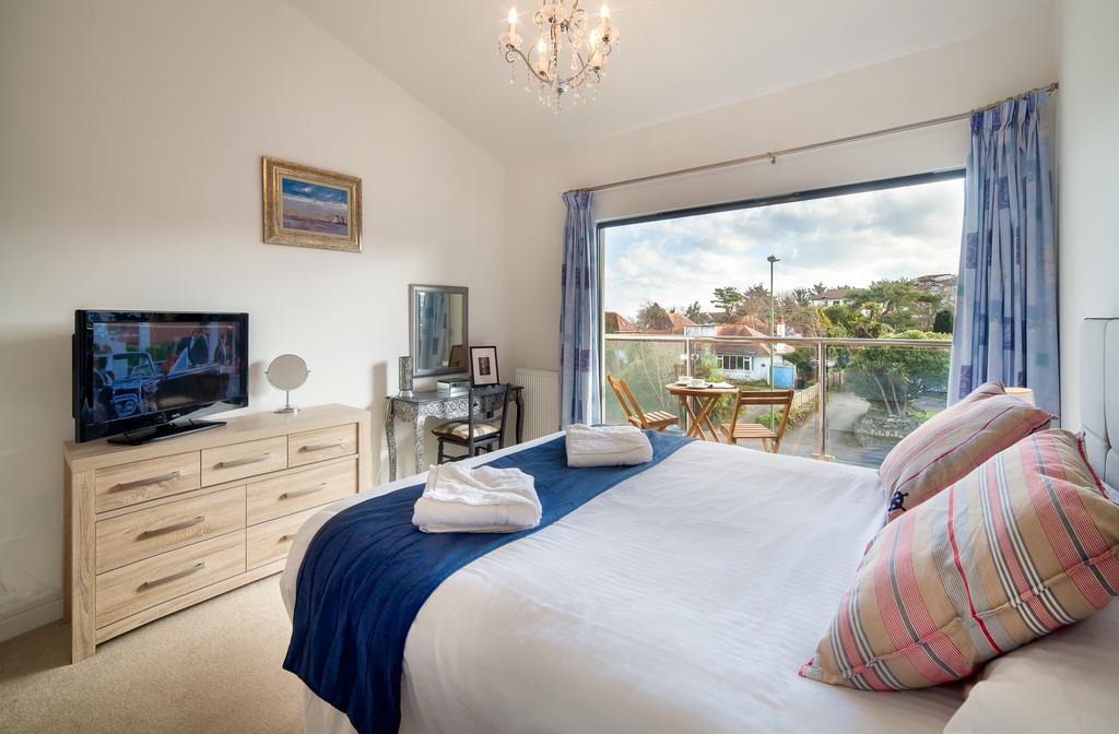 Beaches - South Sands Beach House Torquay Room photo